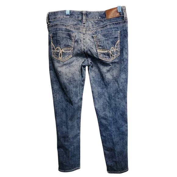 Maurice's Women's Distressed Frayed Jeans Tapered Legs flower print Size 3/4 - Picture 4 of 8